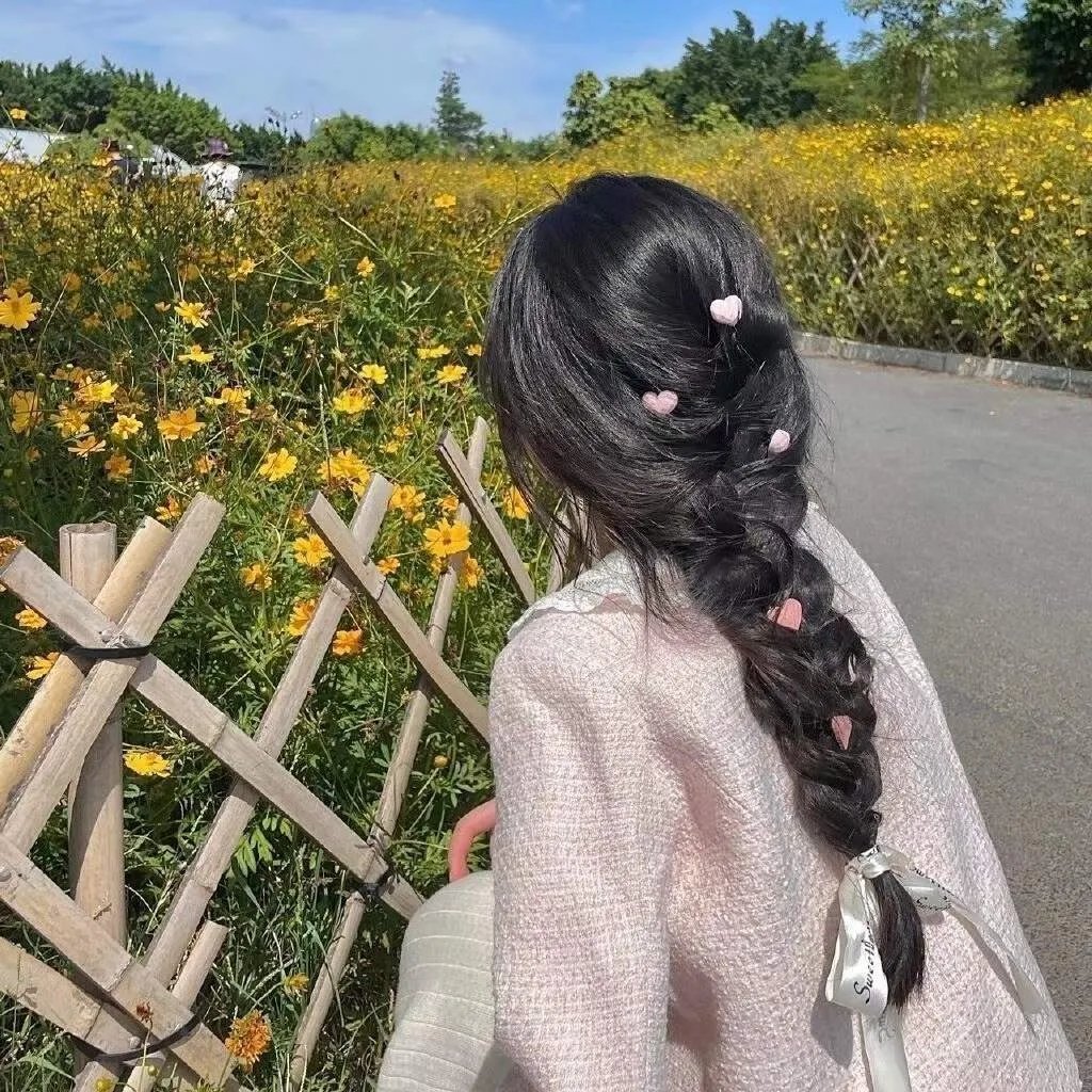 八月月亮的五个娃娃